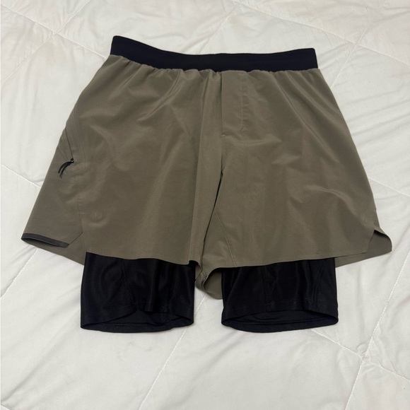 Lululemon Diffract Run Short Lined - Picture 5 of 10